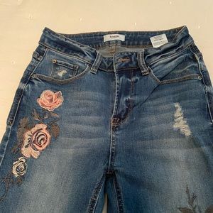Cute Kensie jeans with floral detail